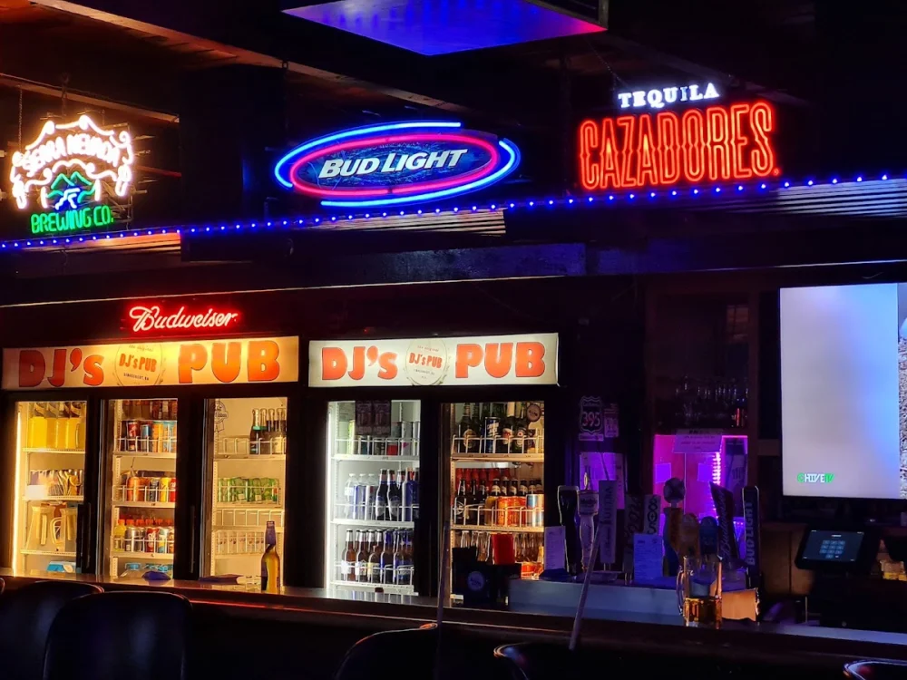 DJ's Pub