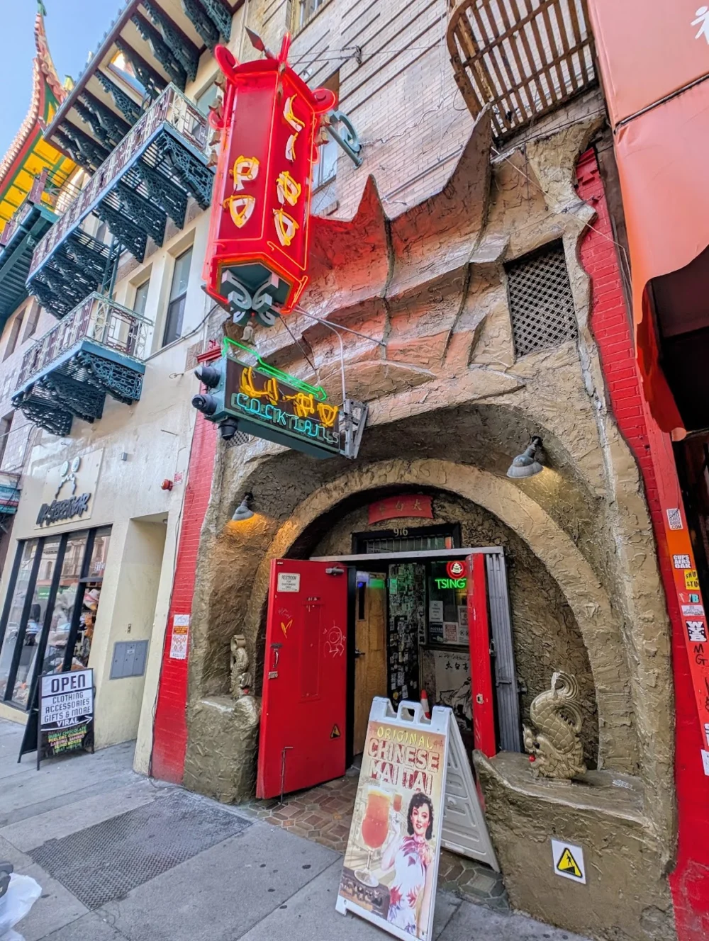 Li Po Cocktail Lounge